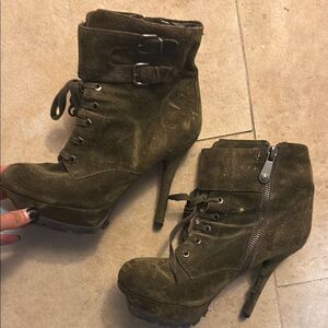 Sam Edelman Size 8 - Stylish Tie Up Olive Green Suede  Women's Ankle Boots